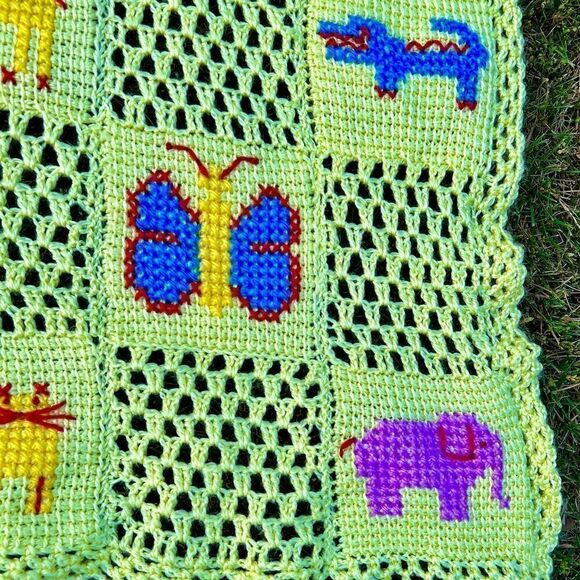 Vtg MCM Handmade Yellow Crotcheted Afghan/Baby Blanket Zoo Animals Squares GVC - Picture 6 of 11